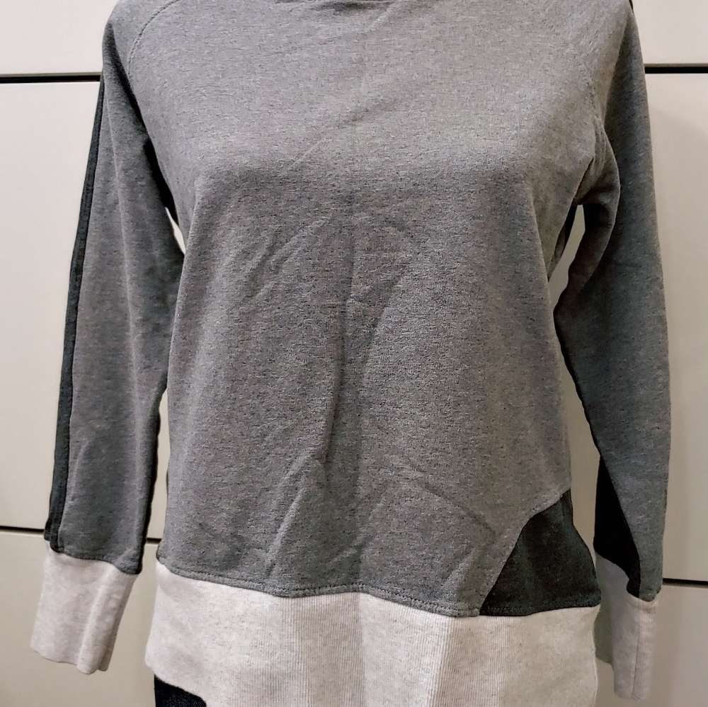 Women's Mondetta Gray Sweater Size Large